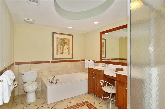 Beachside Colony Resort — Bathroom