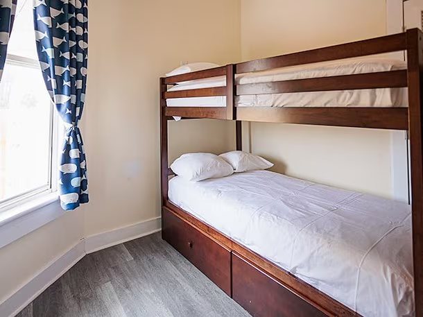 Beachside Colony Resort — Guest room