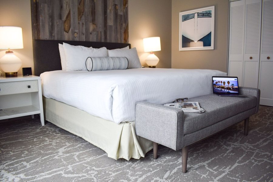 Beachside Inn — Guest room