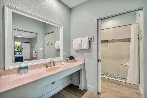Beachside Inn — Bathroom