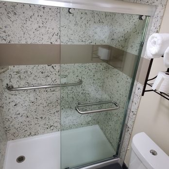 Beachwalker Inn — Bathroom