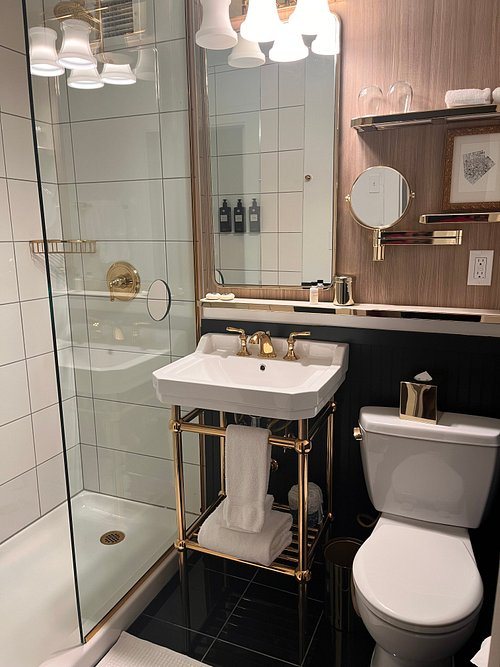 Beacon Grand A Union Square Hotel — Bathroom