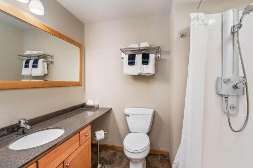 Beacon Pointe on Lake Superior — Bathroom