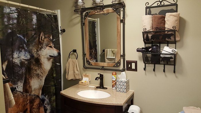 Bear Cove Inn — Bathroom