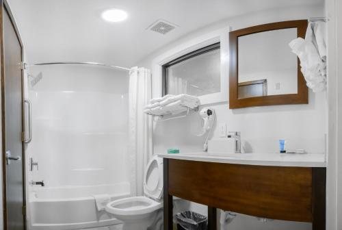 Bear Creek Inn — Bathroom