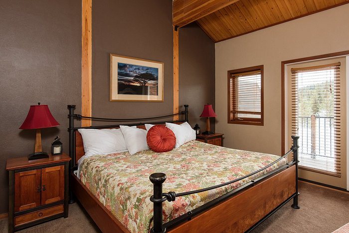 Bear Creek Lodge 309c Hotel Room — Guest room