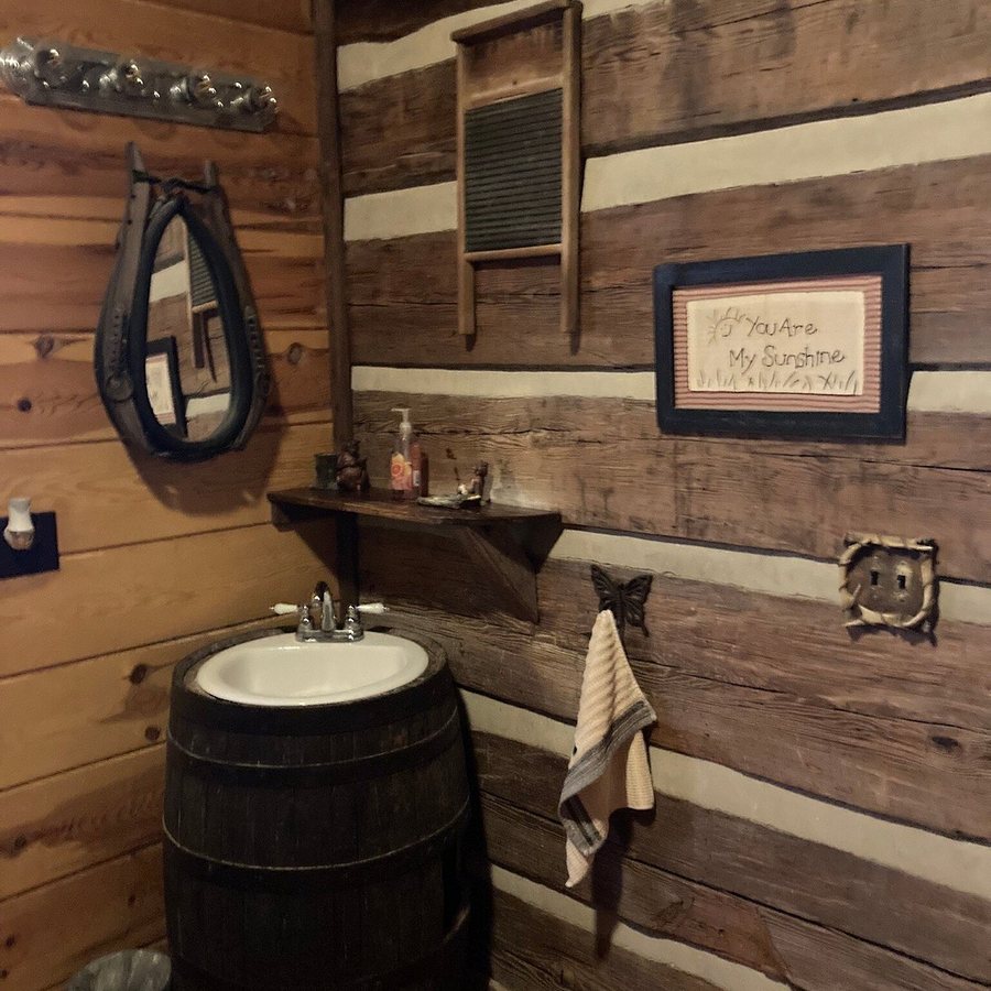 Bear Creek Log Cabins — Bathroom