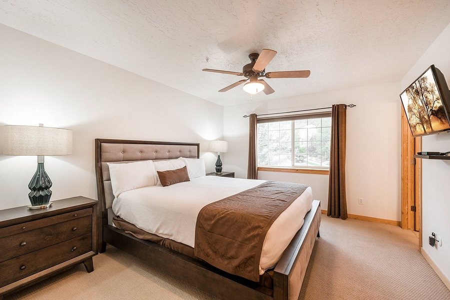 Bear Hollow Village By All Seasons Resort Lodging — Guest room