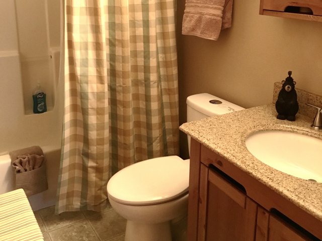 Bear Lake Lodgings B b — Bathroom