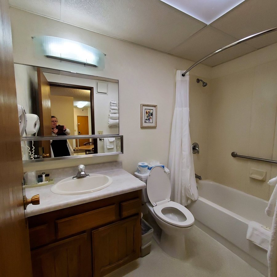 Bear Lodge At Wedgewood Resort — Bathroom