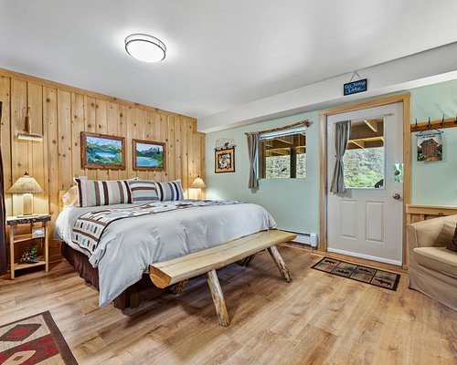 Bear Necessities Cottages — Guest room