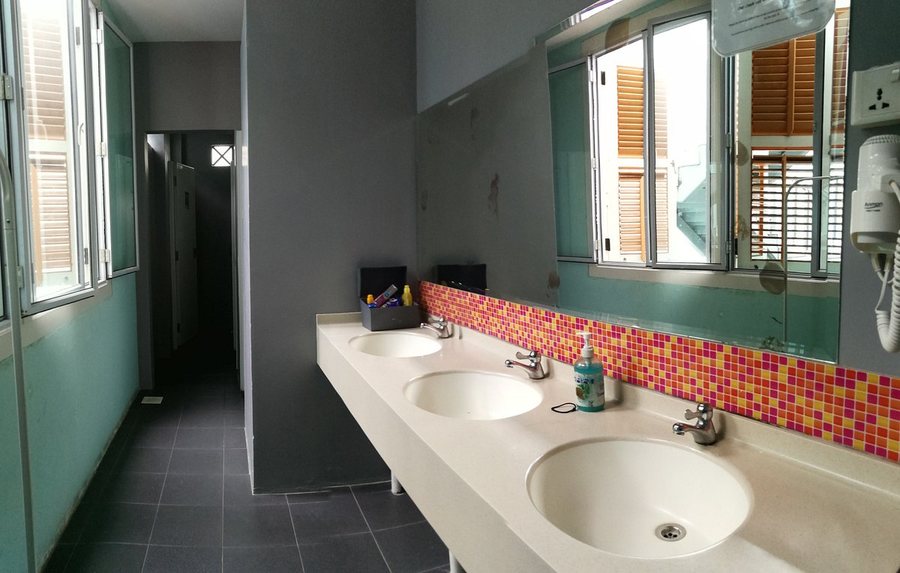 Beary Best Hostel Kampong Glam — Bathroom