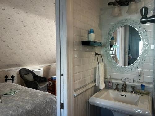 Beauclaires Bed Breakfast Inn — Bathroom