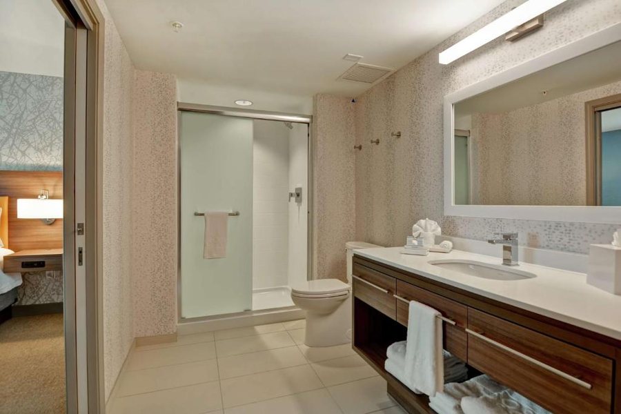 Beaufort Harbour Suites — Bathroom