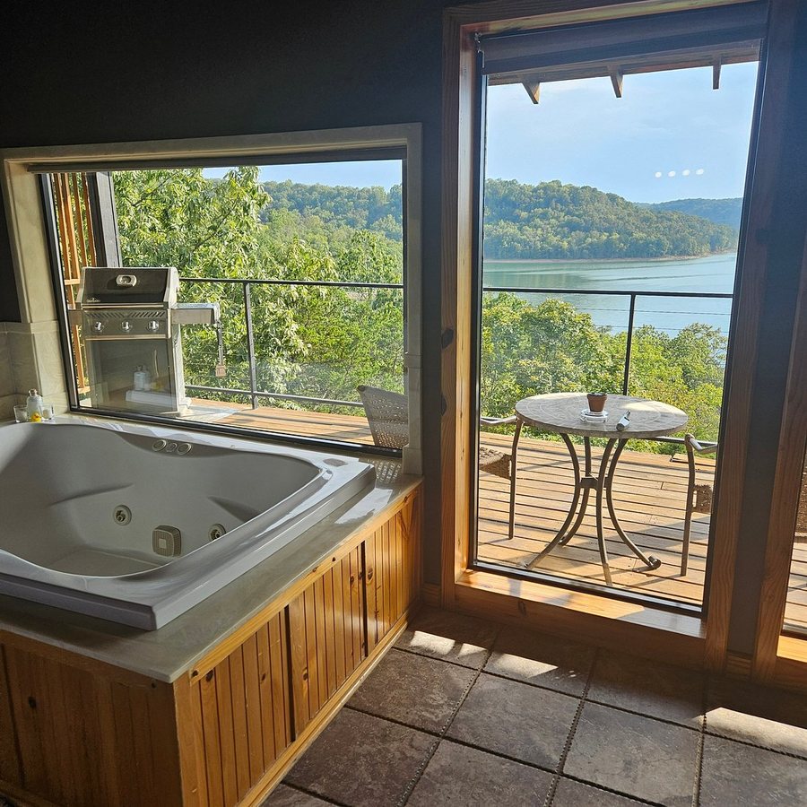 Beaver Lake Cottages — Bathroom