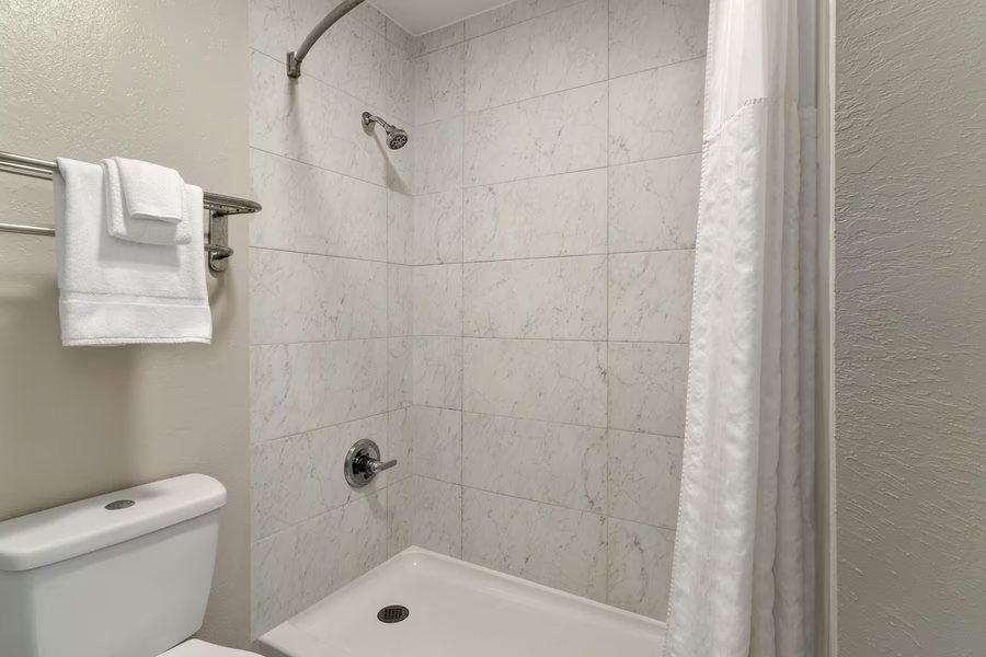 Beaverhead Lodge Dillon — Bathroom