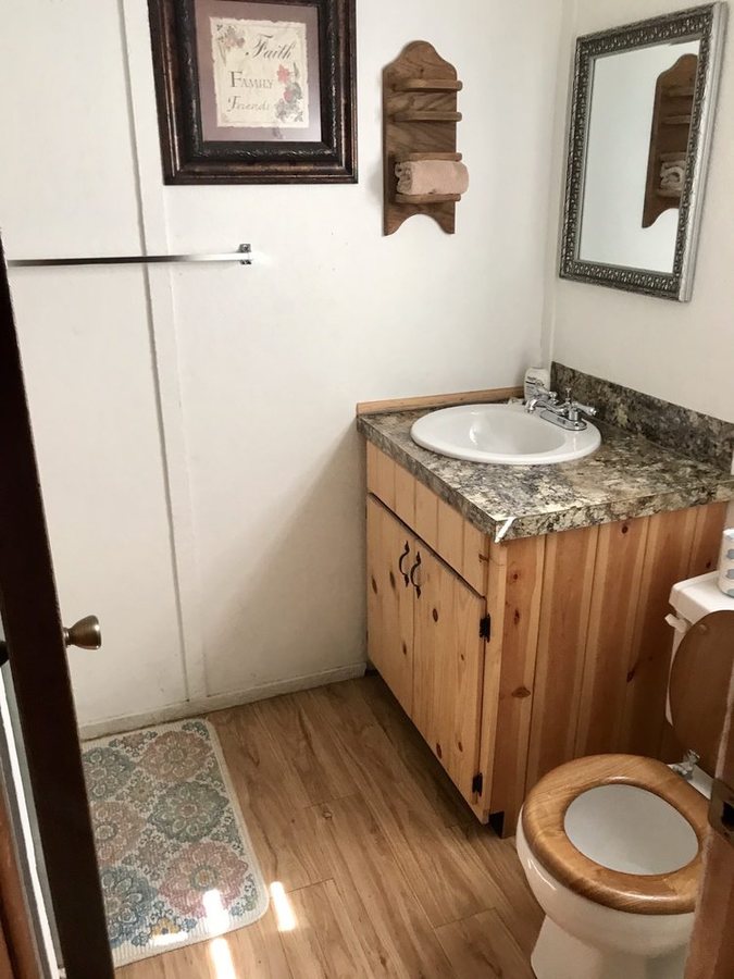 Beavers Bend Creative Escapes — Bathroom