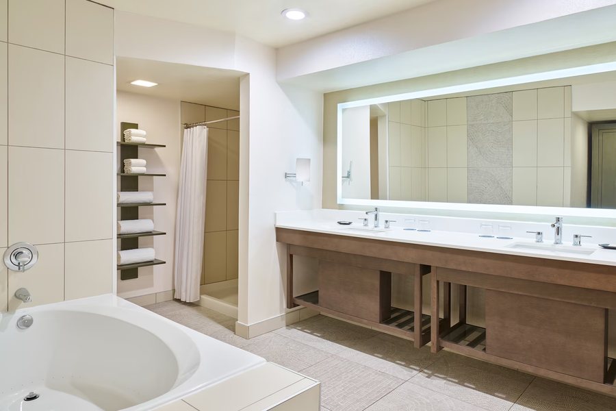 Bed and Bagels of Tucson — Bathroom