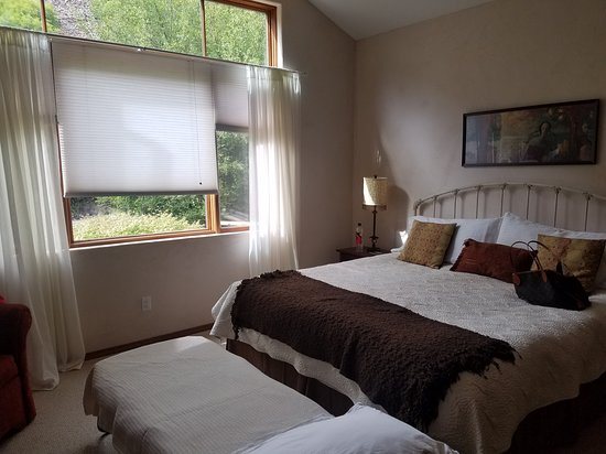 Bed and Breakfast on Mitchell Creek — Guest room