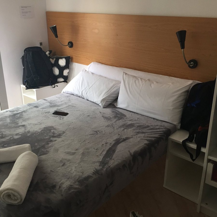 Bed Art Hostel Barcelona Catalonia — Guest room
