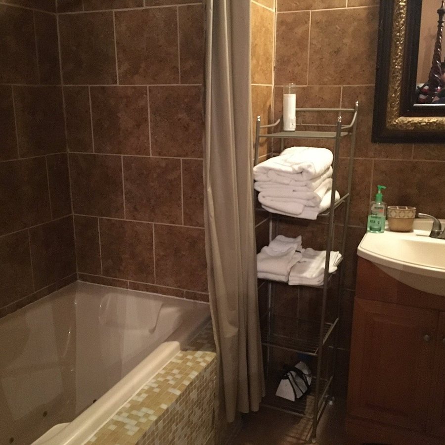 Bed Breakfast at the Point — Bathroom