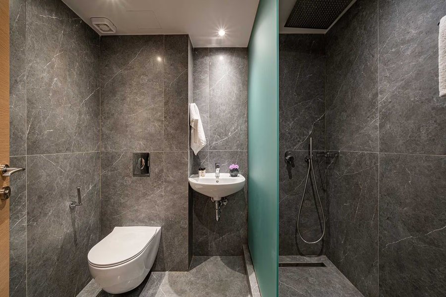 Bed in Athens — Bathroom