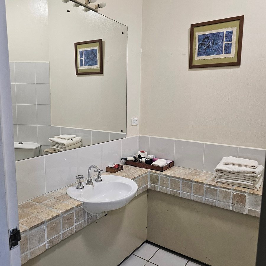 Bedarra Beach Inn — Bathroom