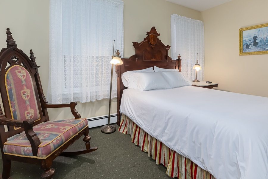 Bedford Inn — Guest room