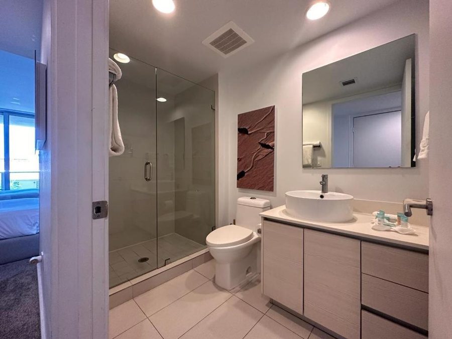 Beds Drinks Miami Beach Florida — Bathroom