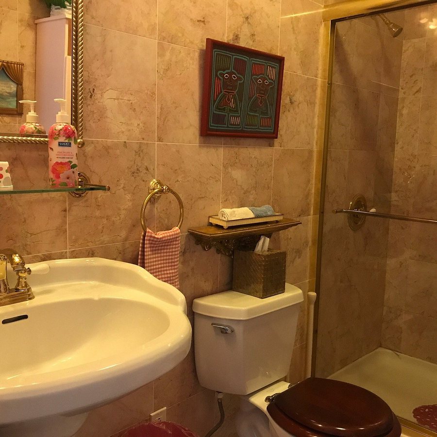 Beds On Clouds Catskill Lodging — Bathroom