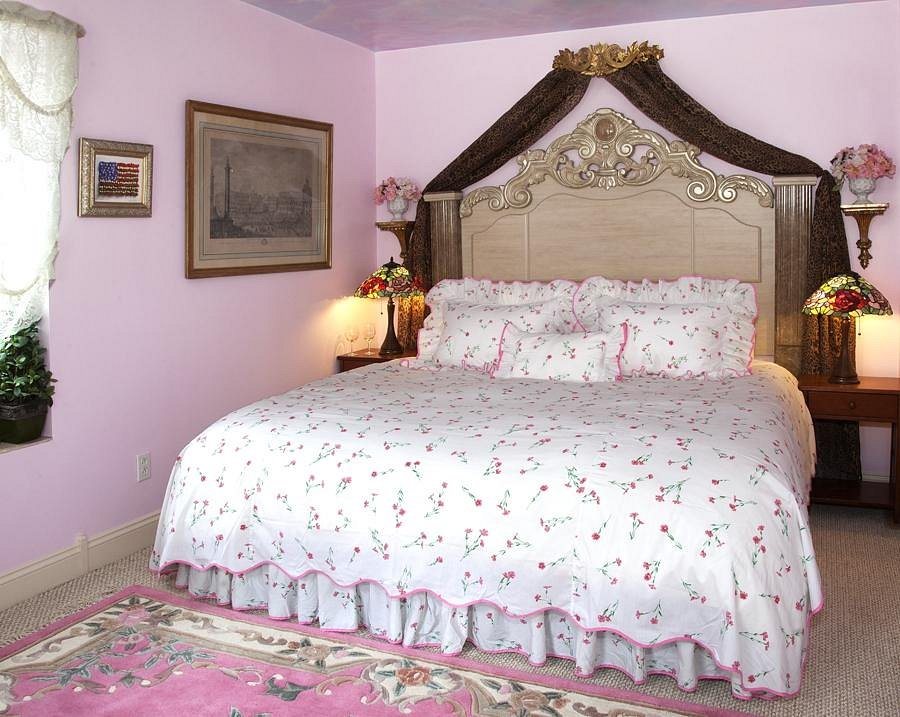 Beds On Clouds Catskill Lodging — Guest room