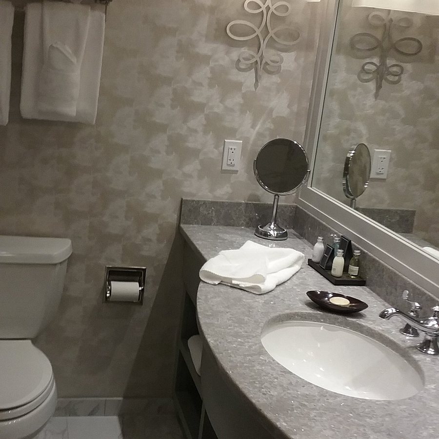 Beechwood Hotel — Bathroom