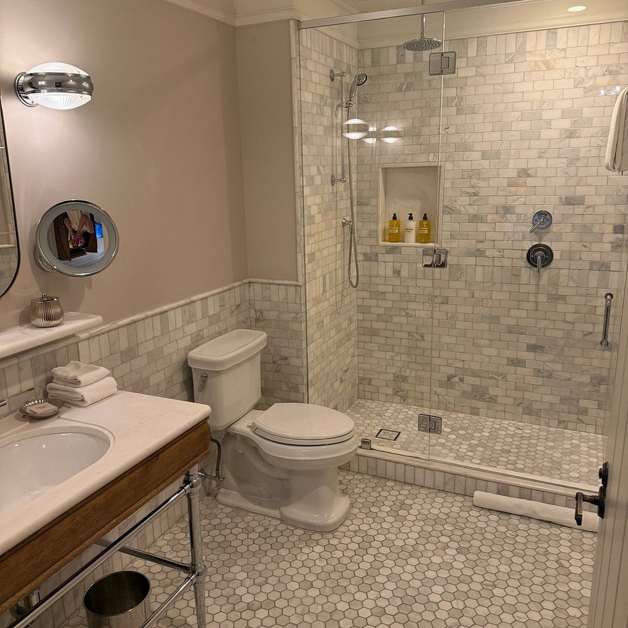Beekman Apartments — Bathroom