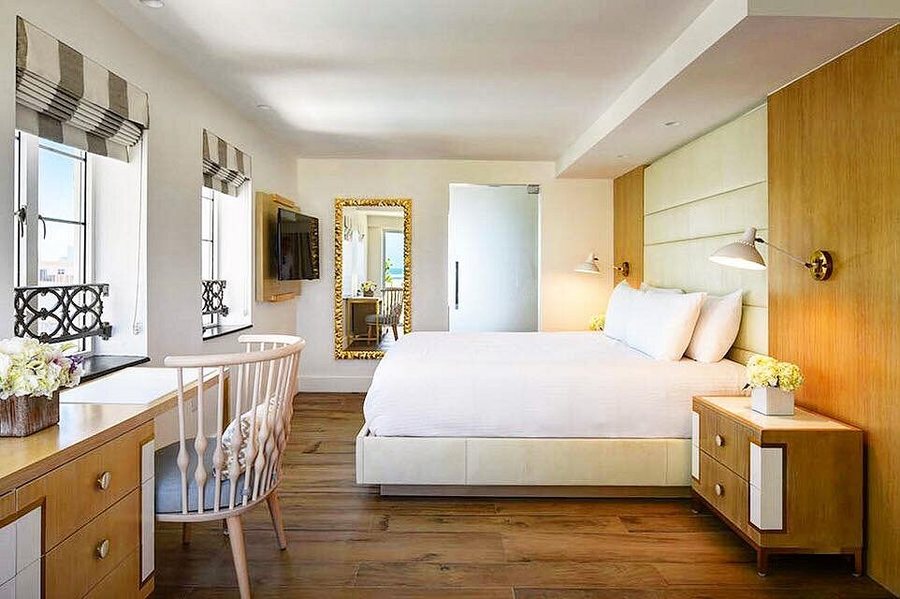 Beekman Hotel Suites on the Ocean Miami Beach Florida — Guest room