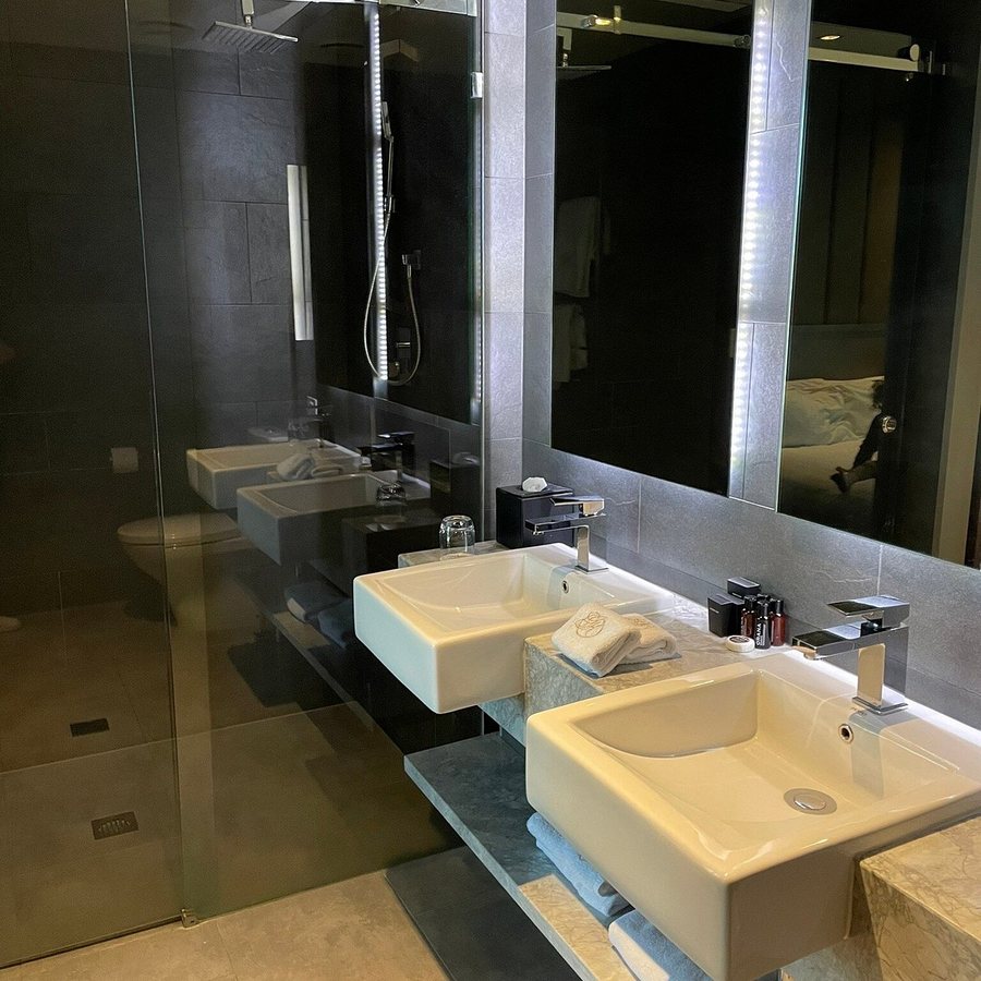 Beetson Hotel — Bathroom