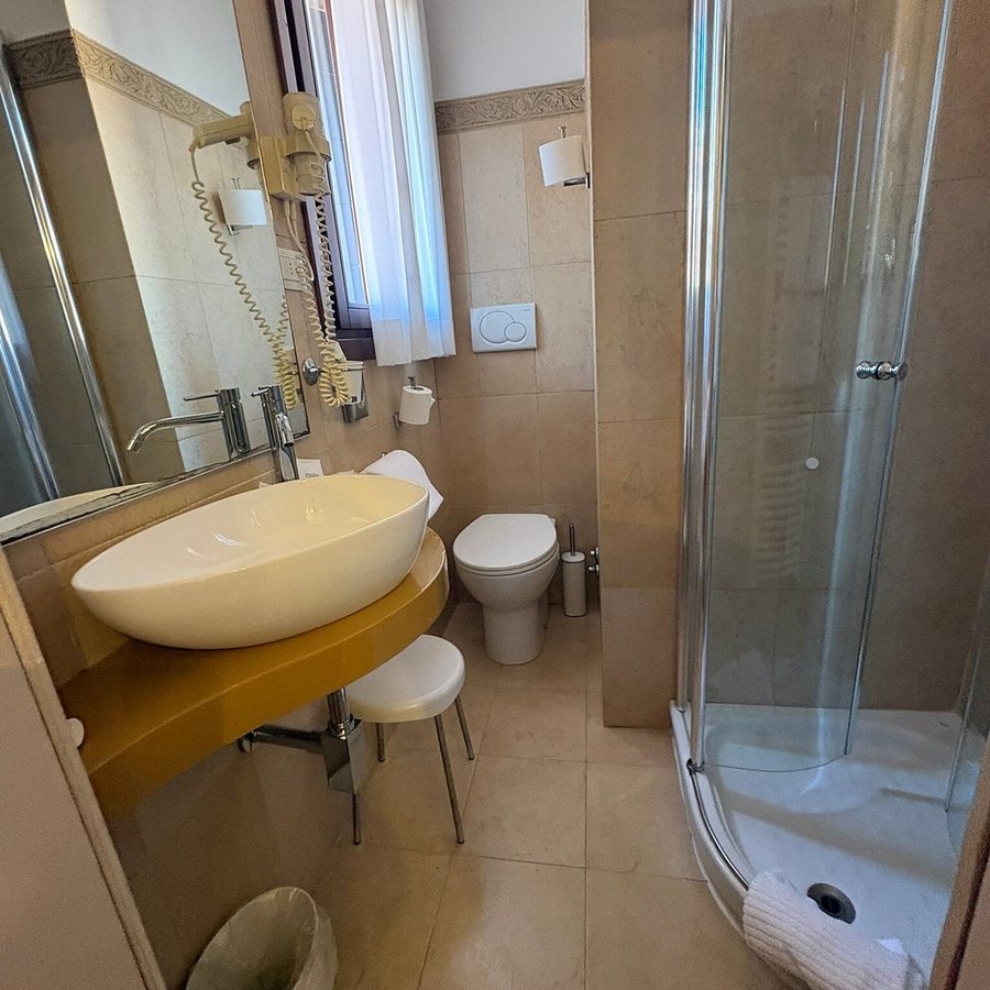 Bel Sito Hotel le due torri — Bathroom
