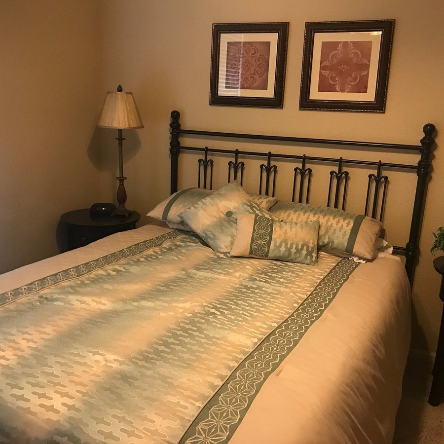 Bella Piazza Condo Association — Guest room