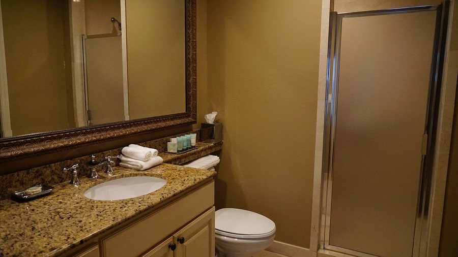 Bellasera Hotel — Bathroom