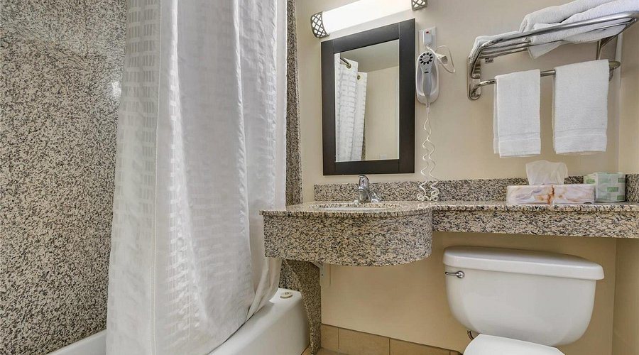 Bellefonte Bed and Breakfast — Bathroom