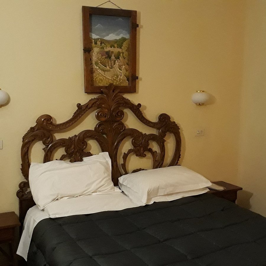 Bellevue House — Guest room