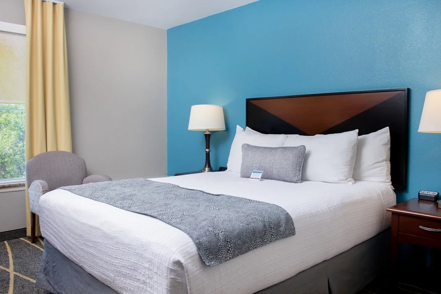 Belltown Inn — Guest room
