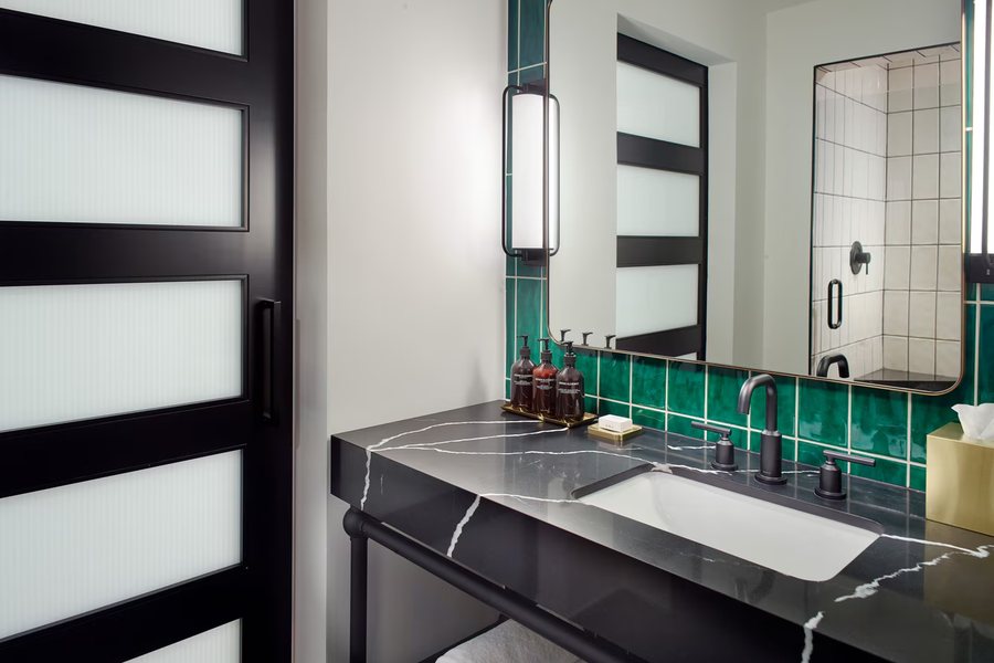 Bellyard West Midtown Atlanta a Tribute Portfolio Hotel — Bathroom
