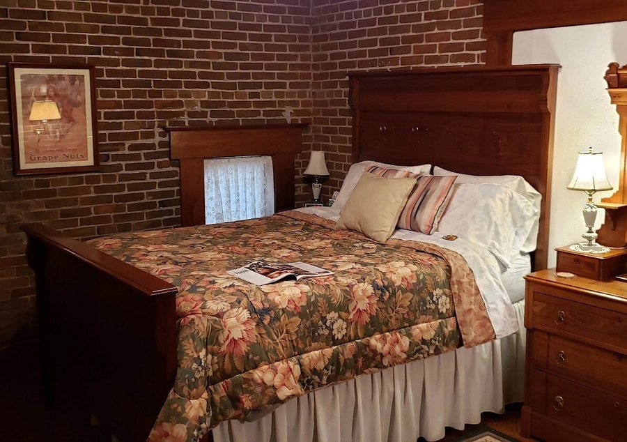 Belmont Hill Victorian Bed And Breakfast — Guest room