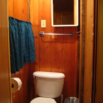 Belton Chalet — Bathroom