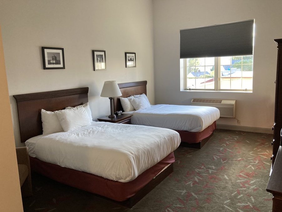 Belvedere Inn — Guest room