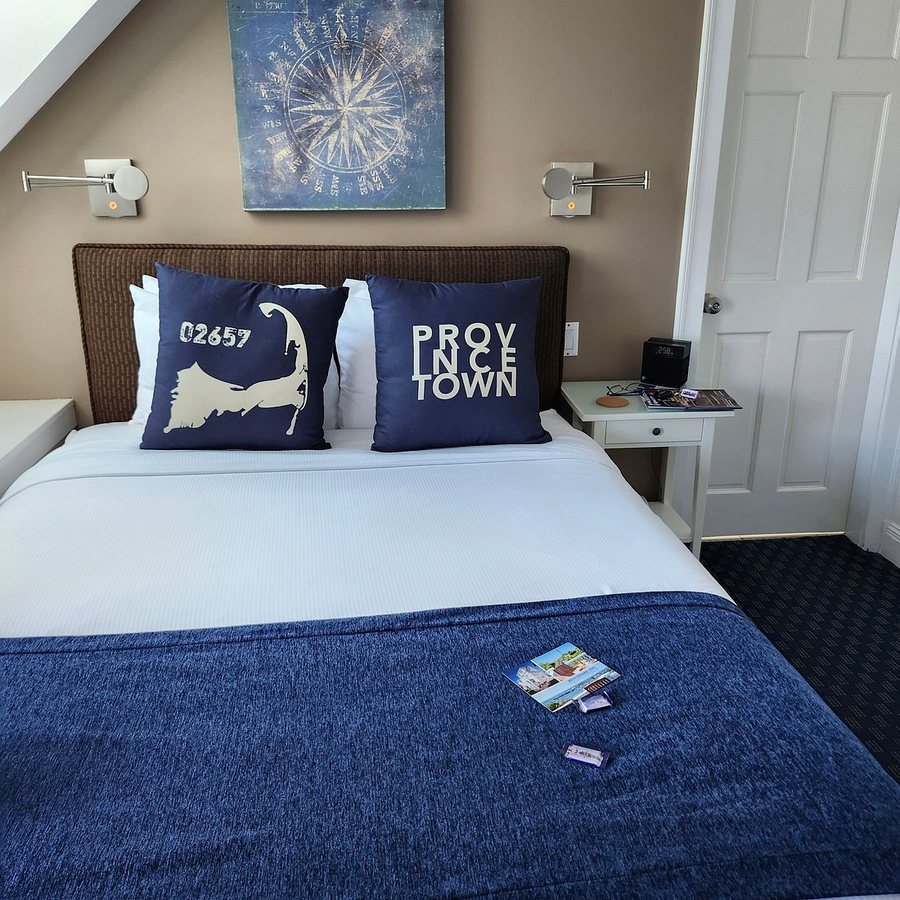 Benchmark Inn — Guest room