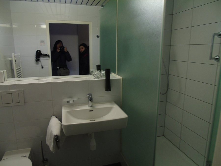 BENEDIKTUSHAUS IM SCHOTTENSTIFT — Bathroom