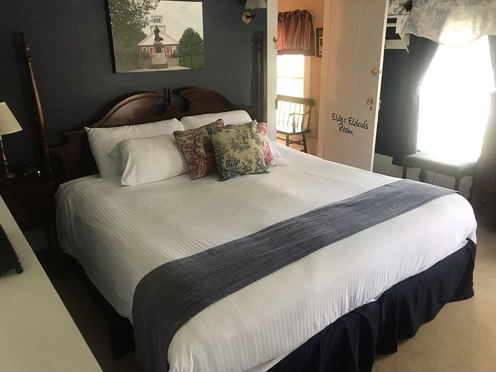 Benjamin Prescott Inn — Guest room