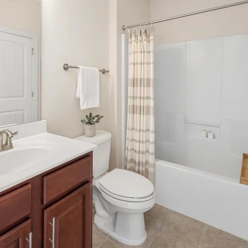 Bent Creek Lodge — Bathroom