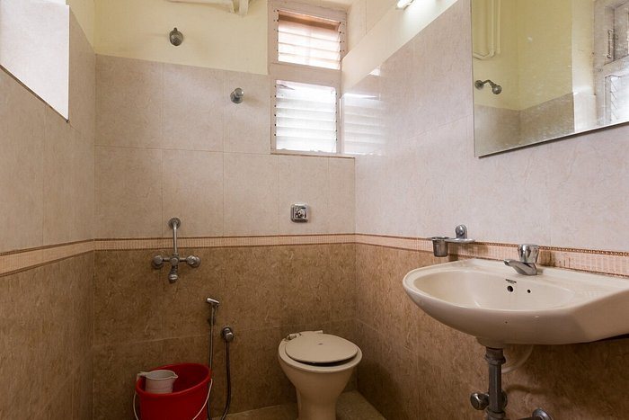 Bentleys Hotel — Bathroom